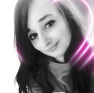 Meet your Posher, Crystal